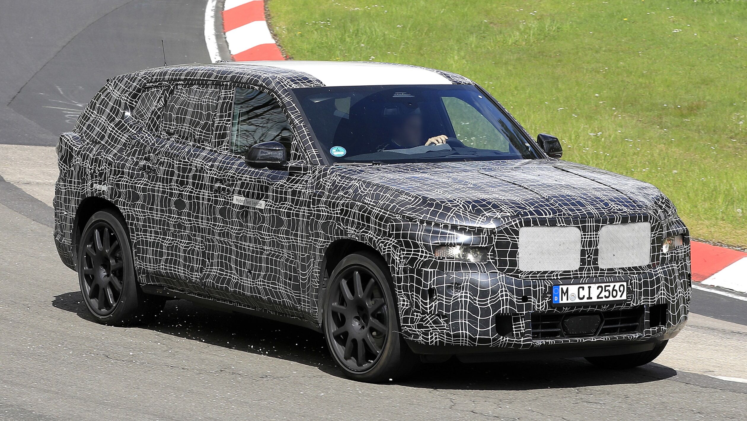 New BMW X8 SUV gets on track ahead of 2022 debut - Automotive Daily