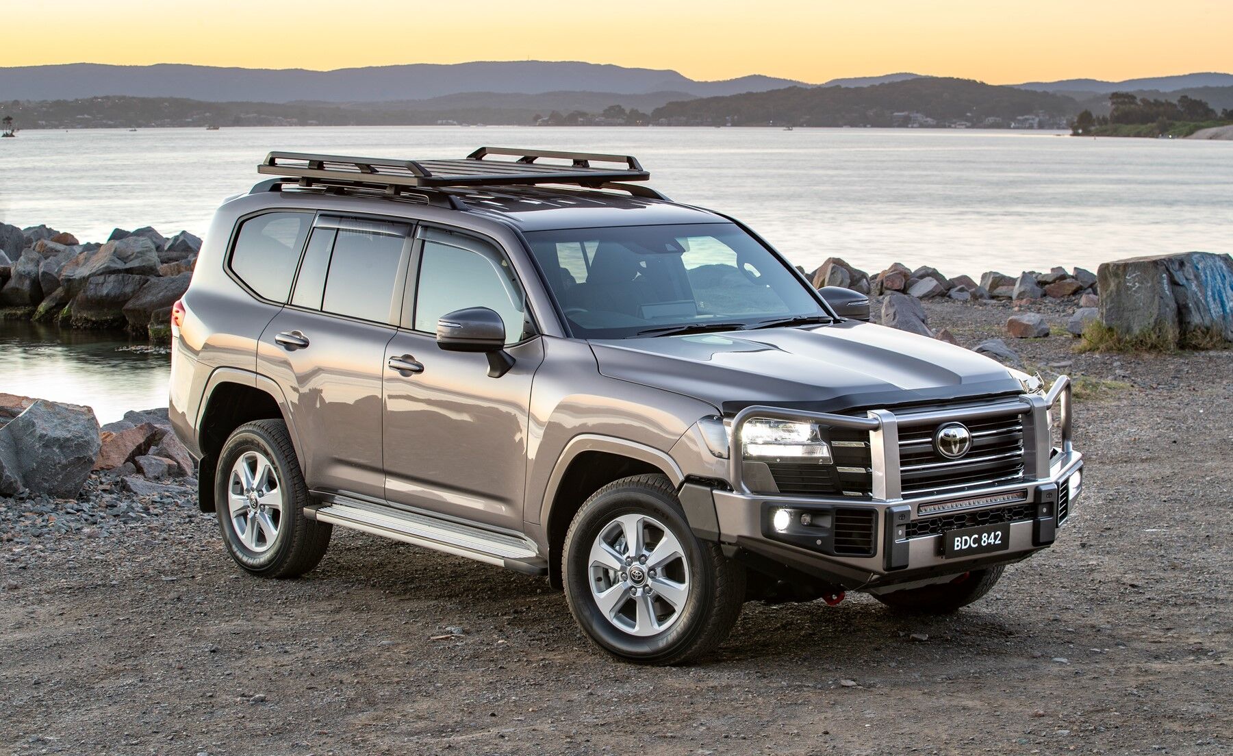 Toyota LandCruiser 300 Series gets new accessories - Automotive Daily